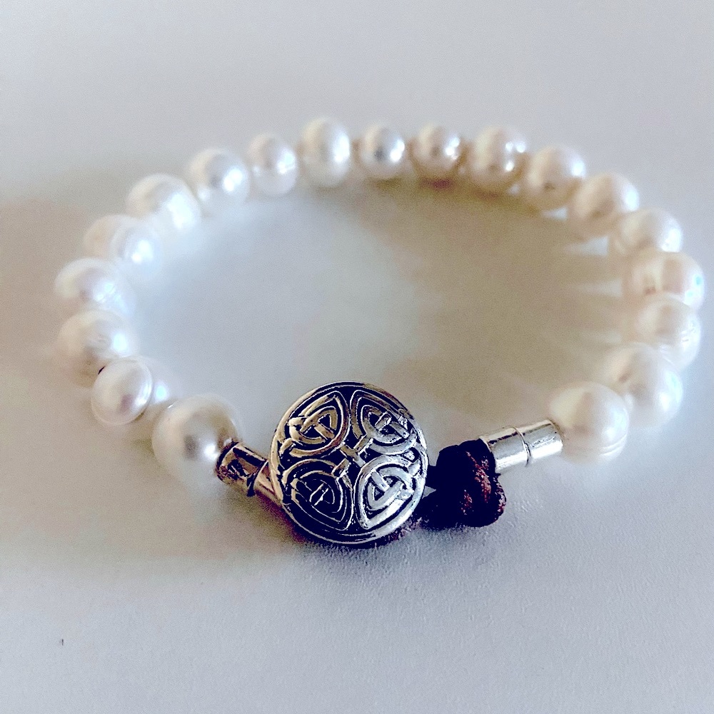 Natural fresh water pearl and leather bracelet.